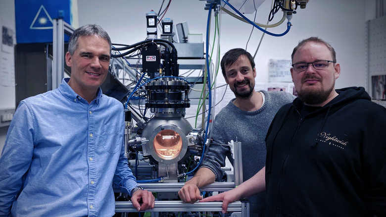 Team behind oxygen-ion battery tech.