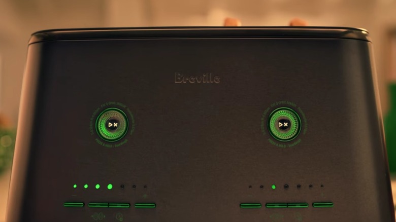 Breville Eye Q Auto toaster on countertop.