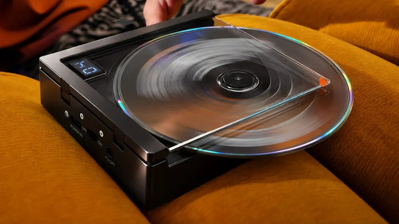 A Disc Nano in black showing a CD spinning.