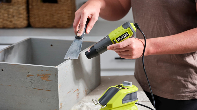 User applying heat to a box with the heat pen