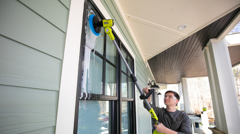 Ryobi telescopic power scrubber