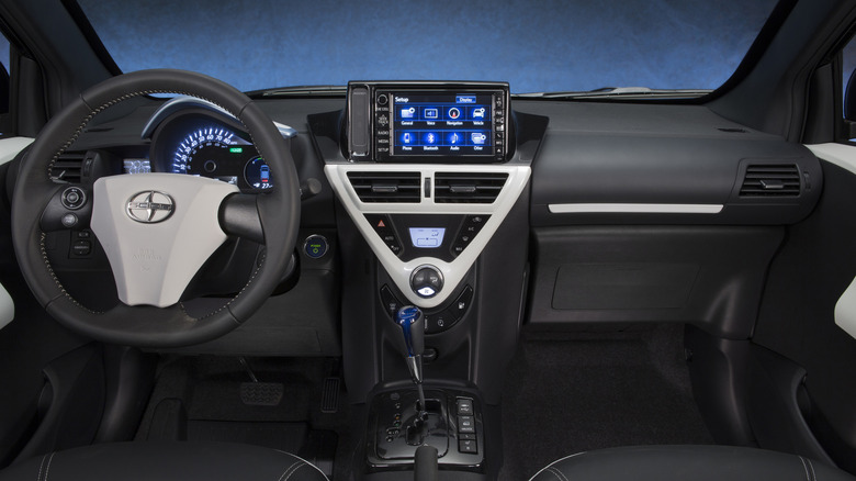 2013 Scion iQ EV interior