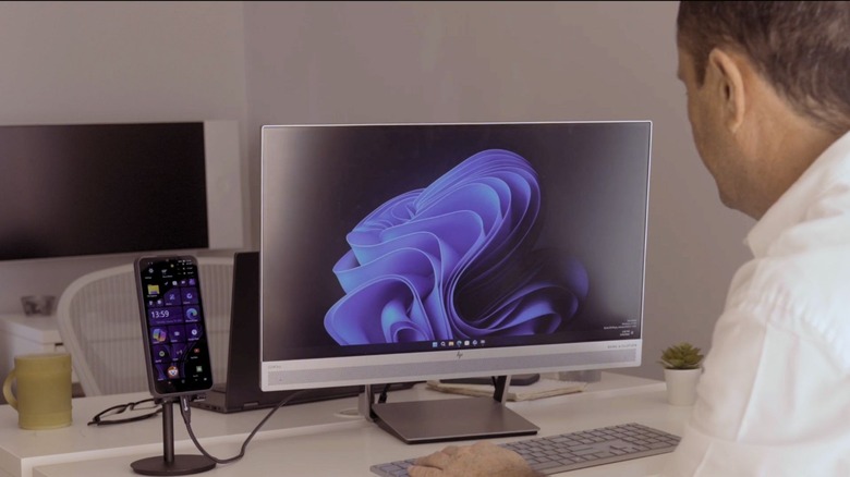 NexPhone powering Windows as a dock.