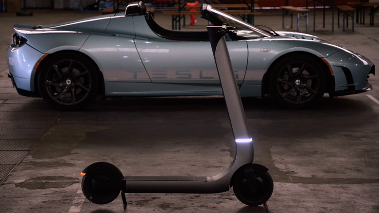 Boi m scooter tesla