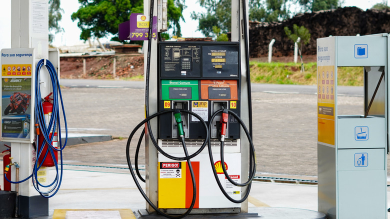 A gas pump in daylight.