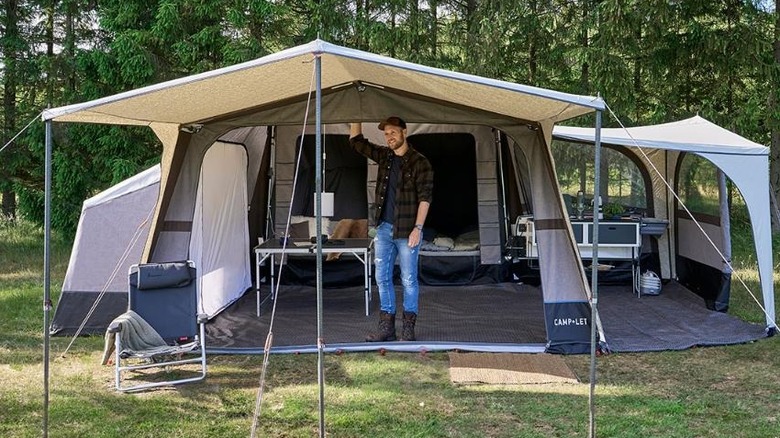 Camp-let Earth trailer with additional add-ons for space