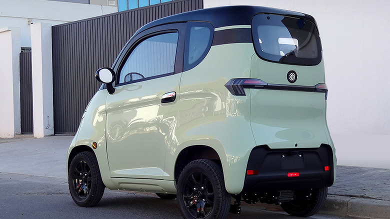 Bako Motors Bee photographed from side