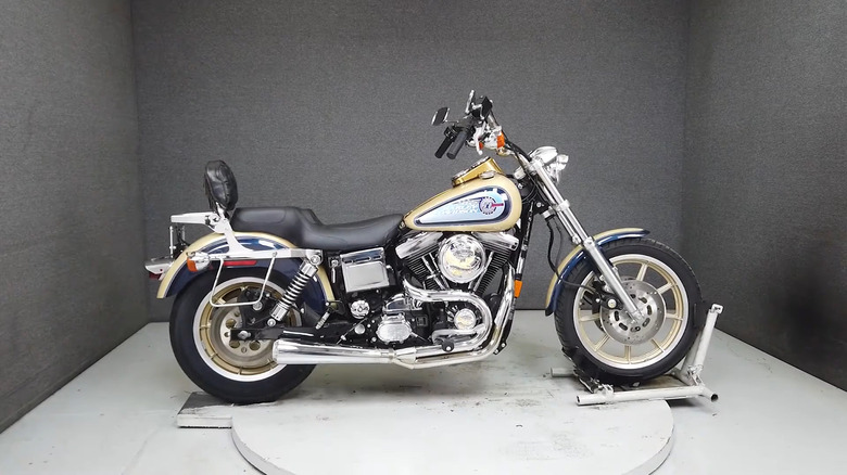 Side view of the FXDB Daytona Dyna Glide on display