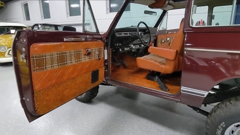 Scout II Midas Edition plaid interior