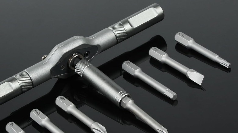 Close-up of ratcheting screwdriver and several bits