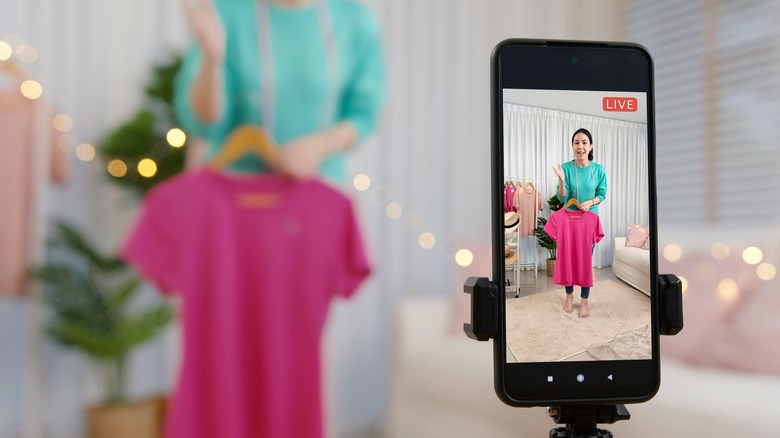 Influencer livestream shopping