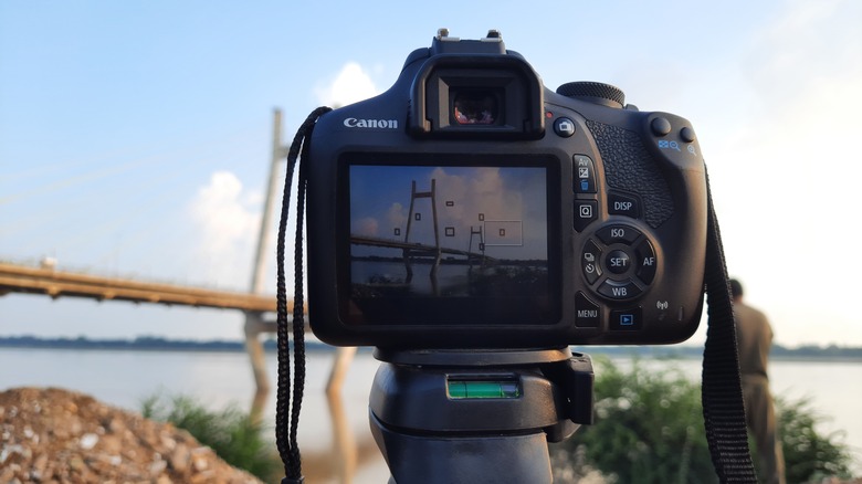 Canon DSLR on tripod filming bridge