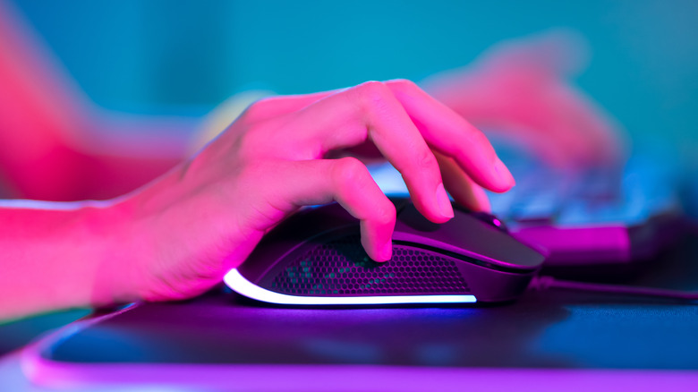 Hand on gaming mouse