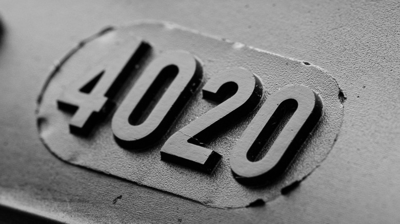 Number 4020 on tire sidewall indicating the last 4 digit of DOT Identification Code