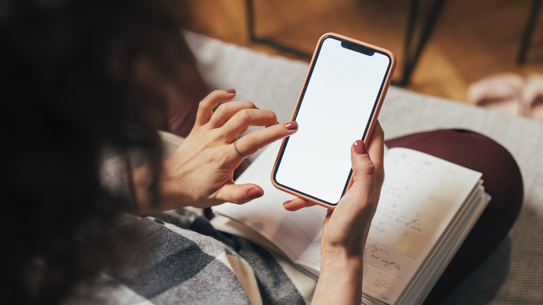 Person holding an iPhone 