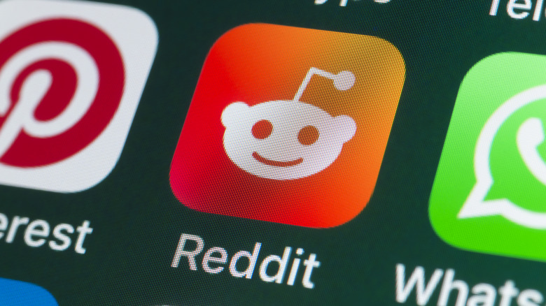 Reddit app store listing