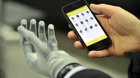 New prosthetic hand controllable via mobile app
