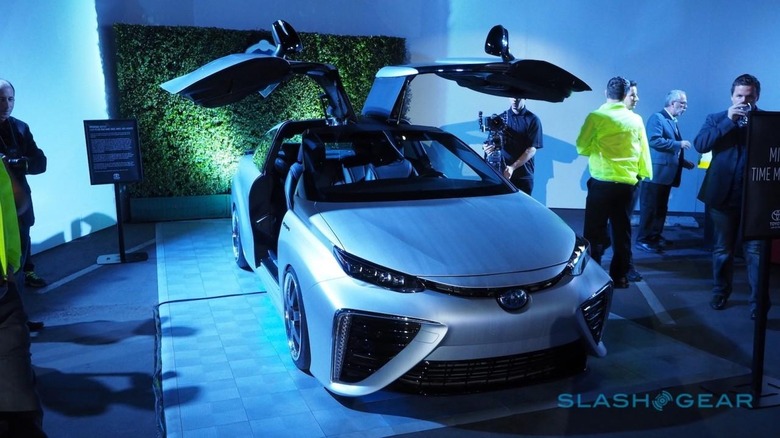 toyota-mirai-back-to-the-future-sg-0