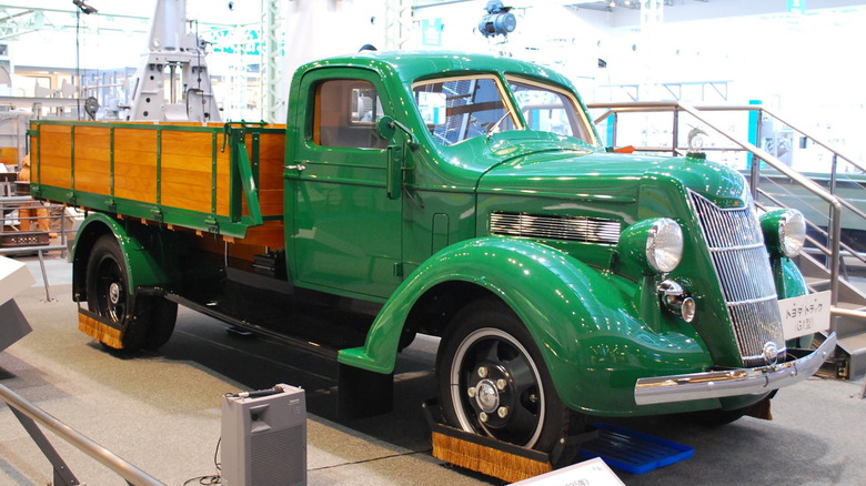 Model G1 truck on display