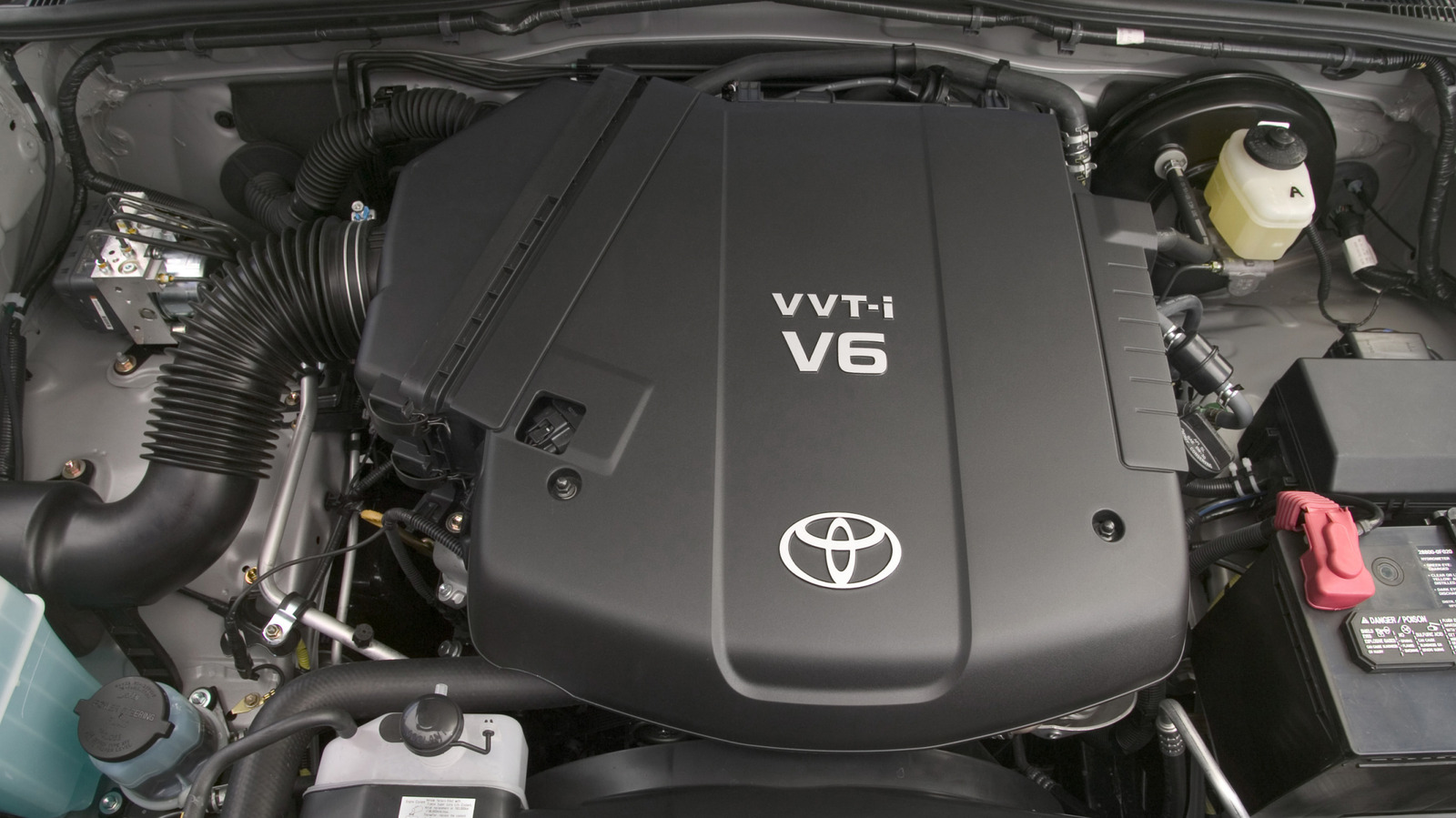 Toyota Is Quietly Moving Away From The V6 Engine (And That's Not Surprising)