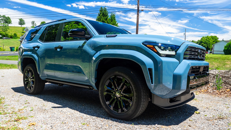 2026 Toyota 4Runner right front three-quarter view