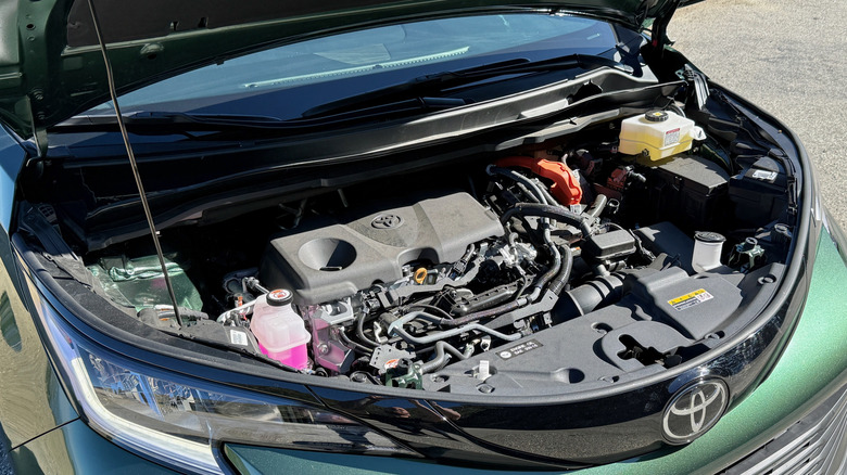 2026 Toyota Sienna Woodland Edition hybrid engine