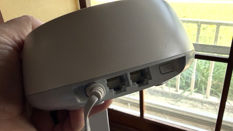 Ethernet ports on the back of the Deco BE25.