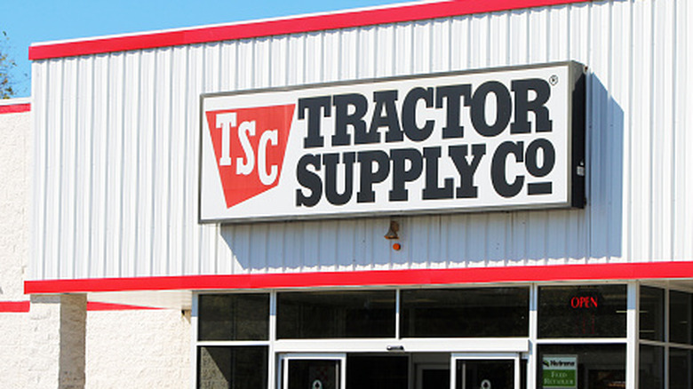 Tractor Supply storefront signage