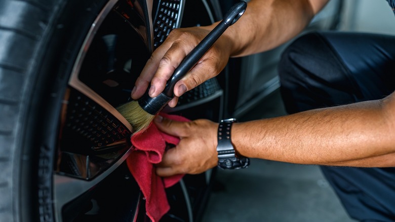 Detailing a car wheel