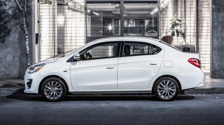 2017 Mitsubishi Mirage G4 profile