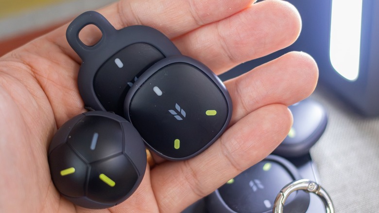 the Ugreen FineTrack 2 and FineTrack Mini 2 in my hand
