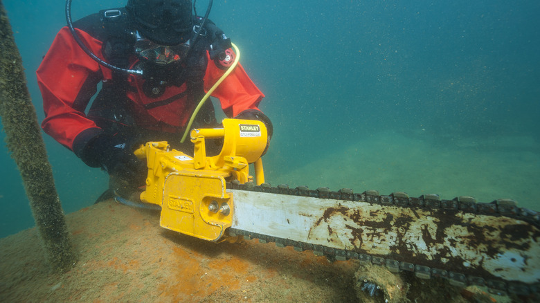 Underwater chainsaw cutting metal 