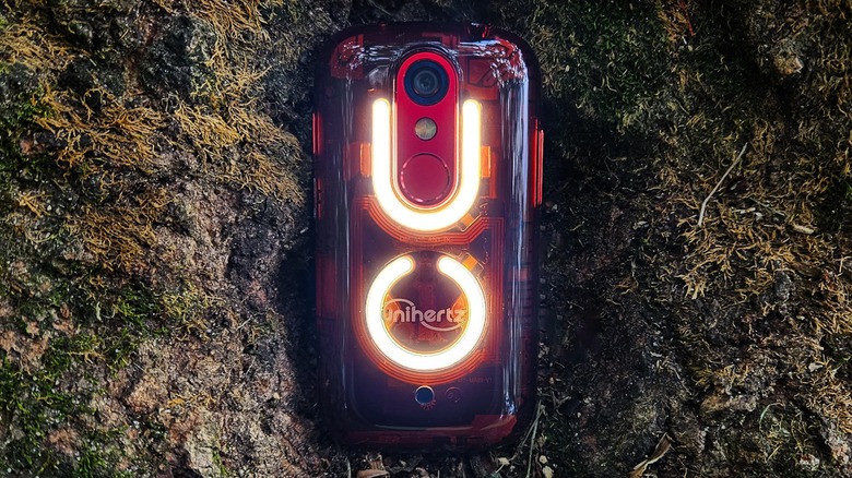 Unihertz Jelly Star against tree moss