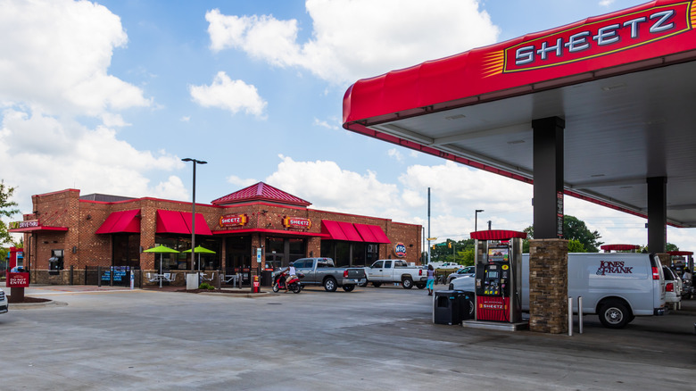 A Sheetz location busy with customers