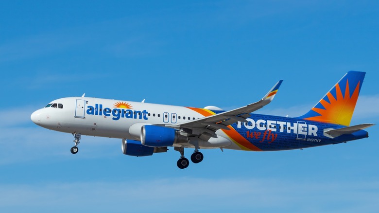 an Allegiant Airbus A320 coming on short final