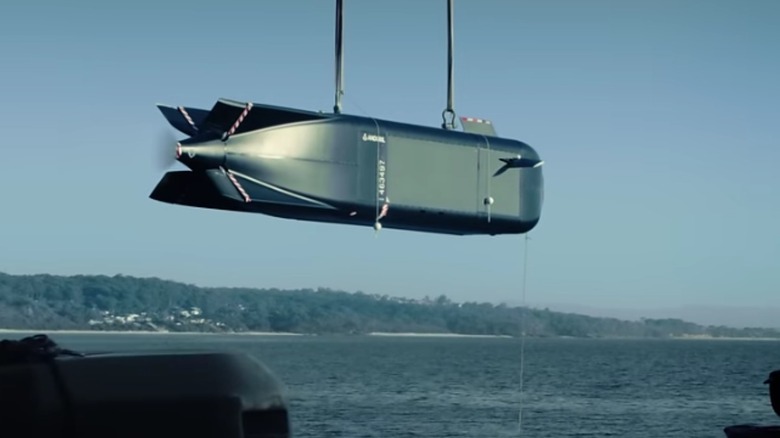 Anduril Dive-XL lifted out of the water.