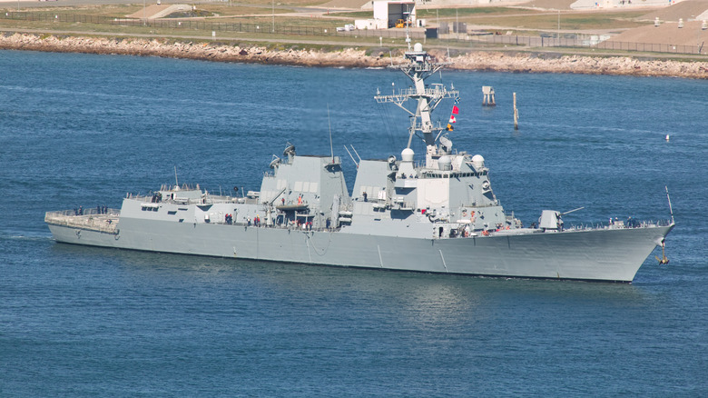 An Arleigh Burke class destroyer leaving a port