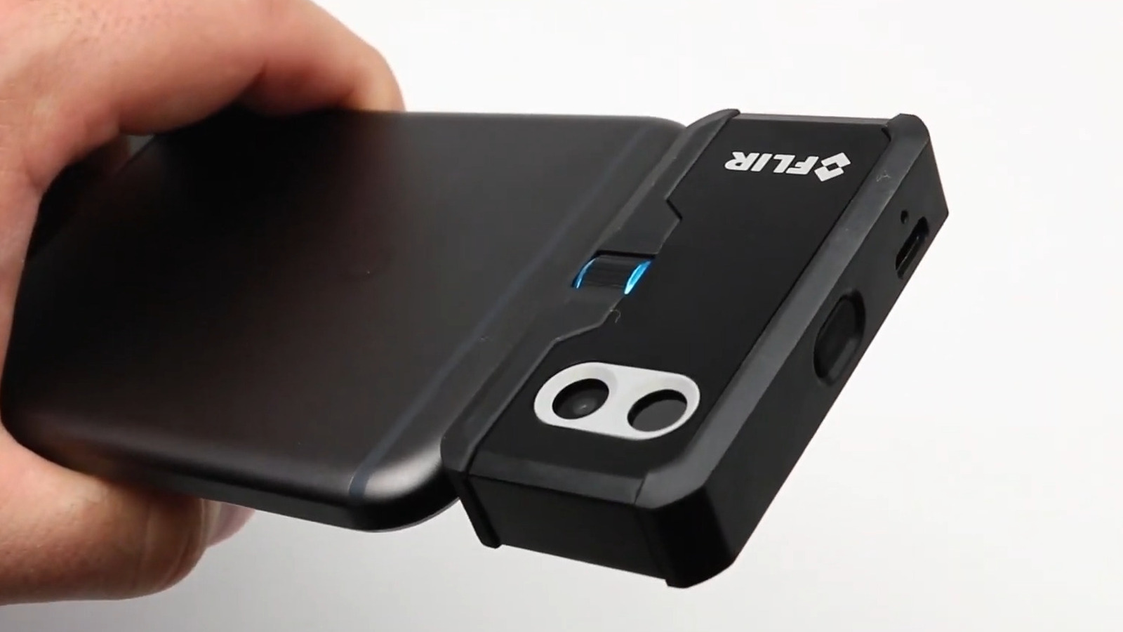 This USB Gadget Turns Your Phone Into A Thermal Camera