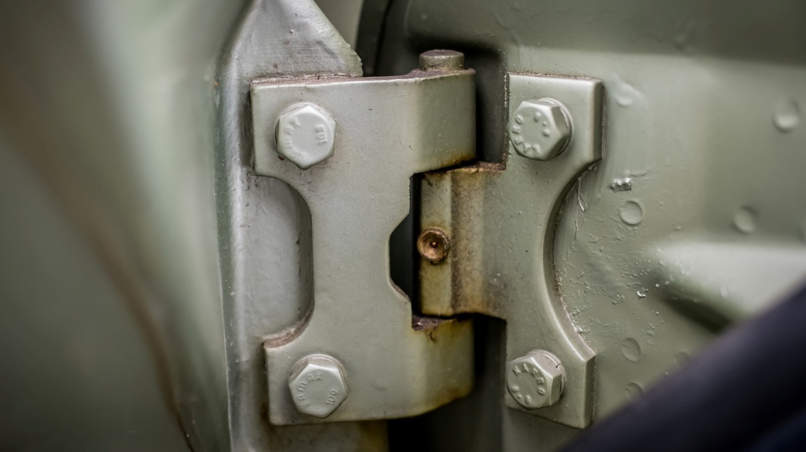 Use This Lubricant To Fix Your Car's Squeaky Hinges
