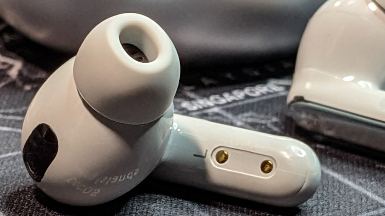 Viaim RecDot earbuds closeup