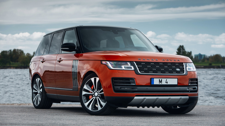 red Range Rover 