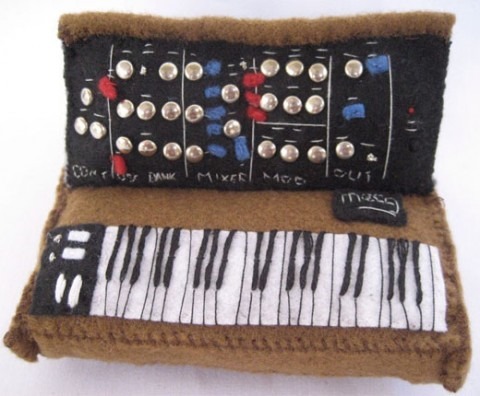 pulsewidth_felt_mini_synth_2