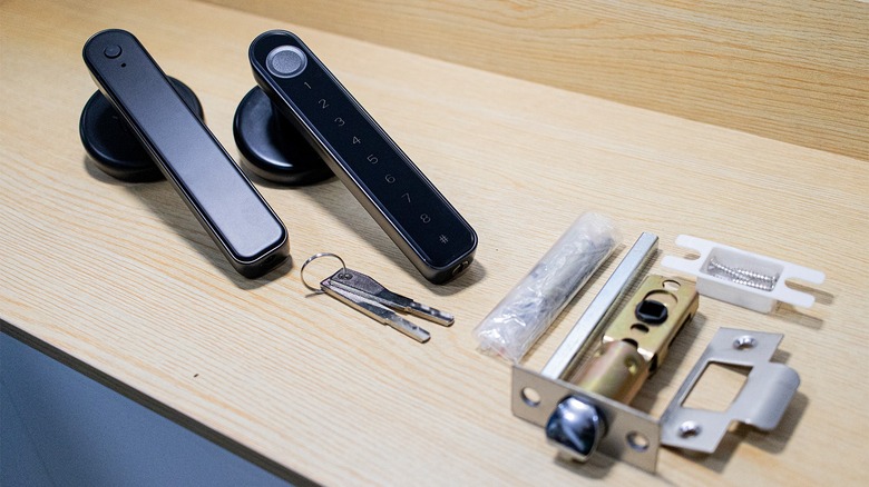 Ironzon F190 Smart Door Lock contents