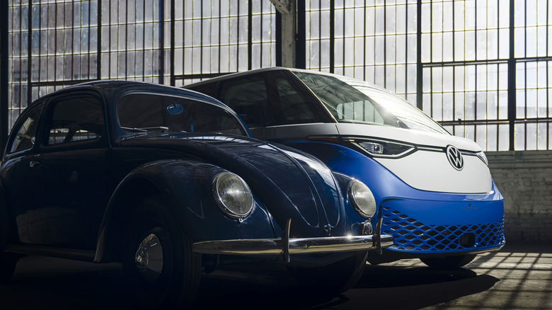 blue Volkswagen beetle ID. Buzz