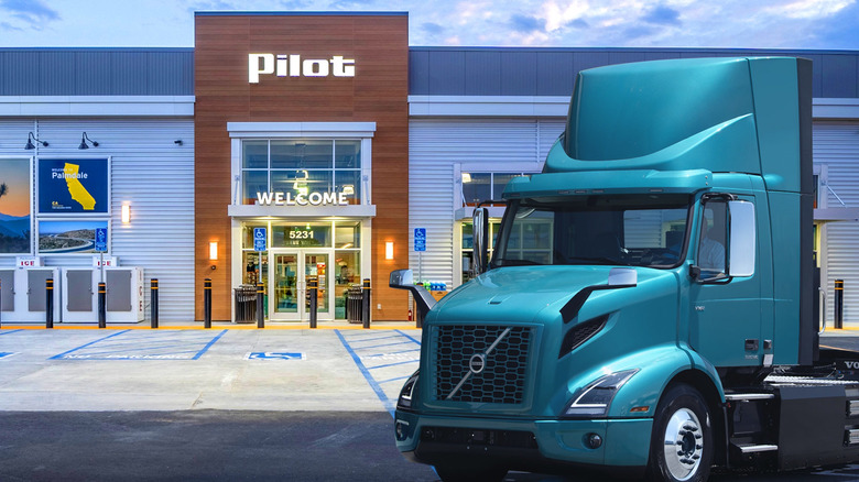 Semi truck Pilot store