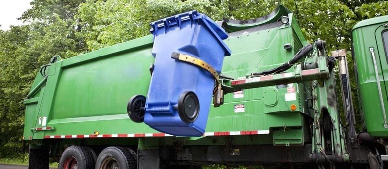 Volvo garbage truck concept has a robot do all the lifting