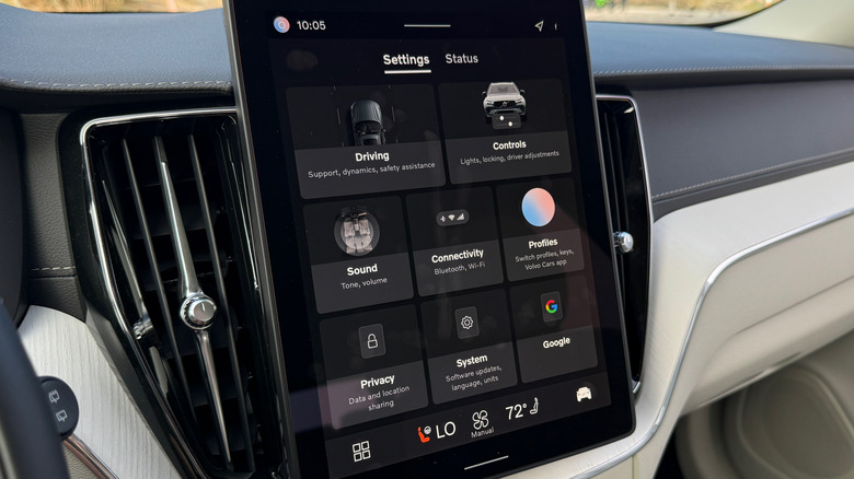 2026 Volvo XC60 B5 center touchscreen