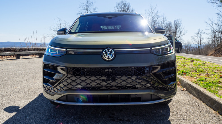 2026 Volkswagen Tiguan SEL R-Line Turbo front clip