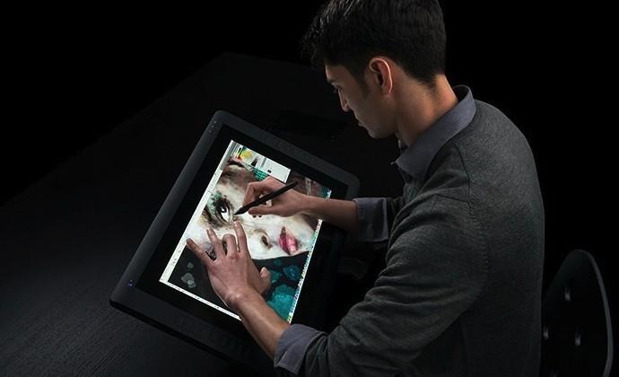 wacom_cintiq_22hd_touch_12