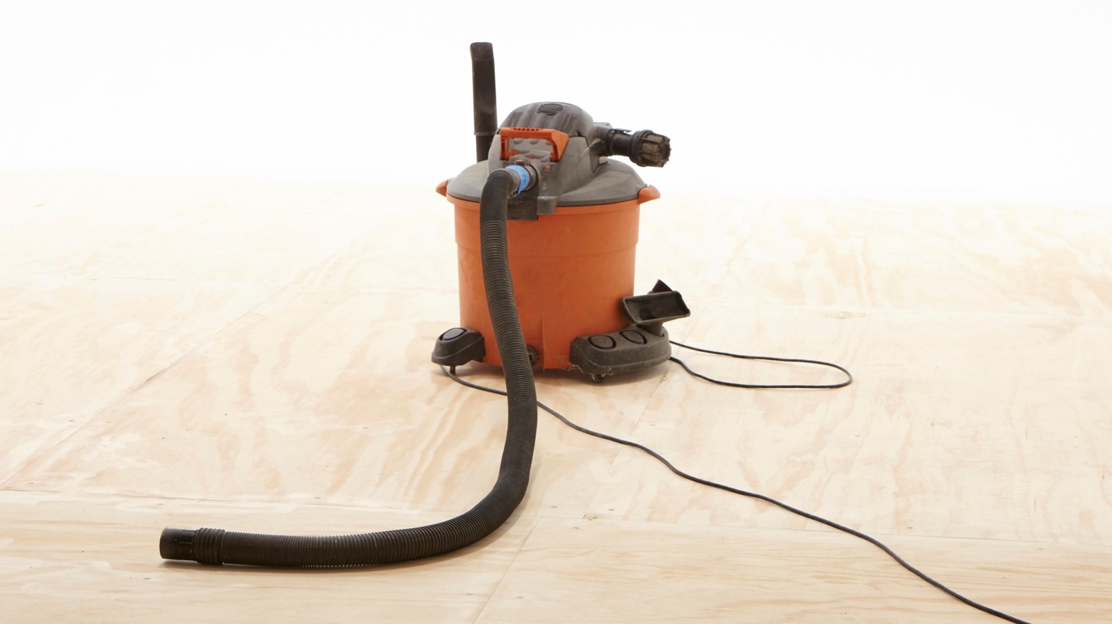 shop vac used to unclog drain pipe